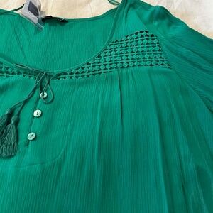 NEW PHOTOS! CROCHET DETAIL TOP, TASSLES, ¾ SLEEVES, KELLY GREEN, SIZE 24, RAYON/